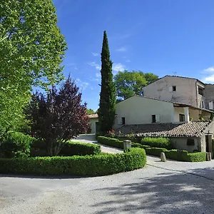 https://charembeau.fr-provencehotel.com